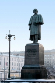 Памятник Гоголю на Гоголевском бульваре