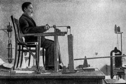 Двуручный эргограф, изобретенный Сеченовым