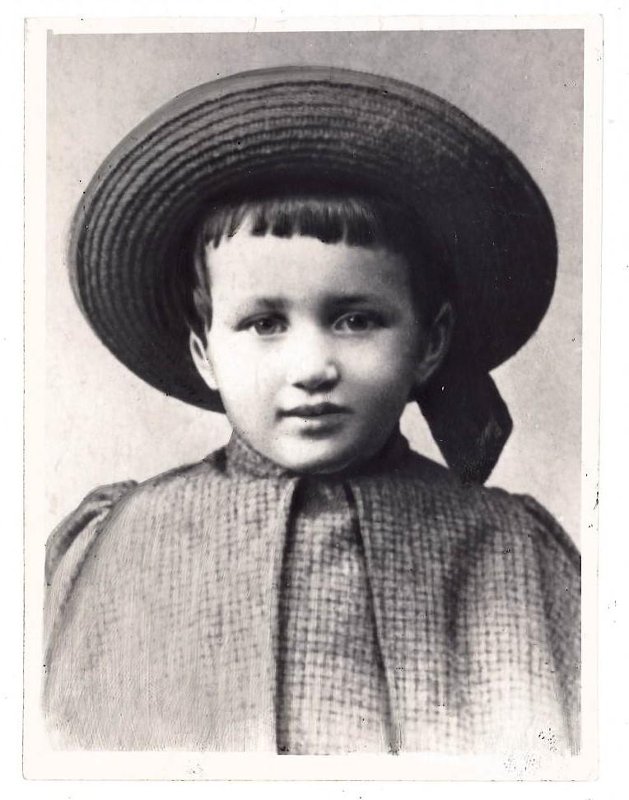 Анна Горенко в детстве, 1894 г.