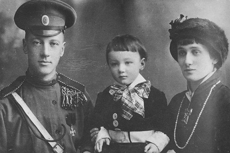 Семья Гумилёвых, 1915 год.